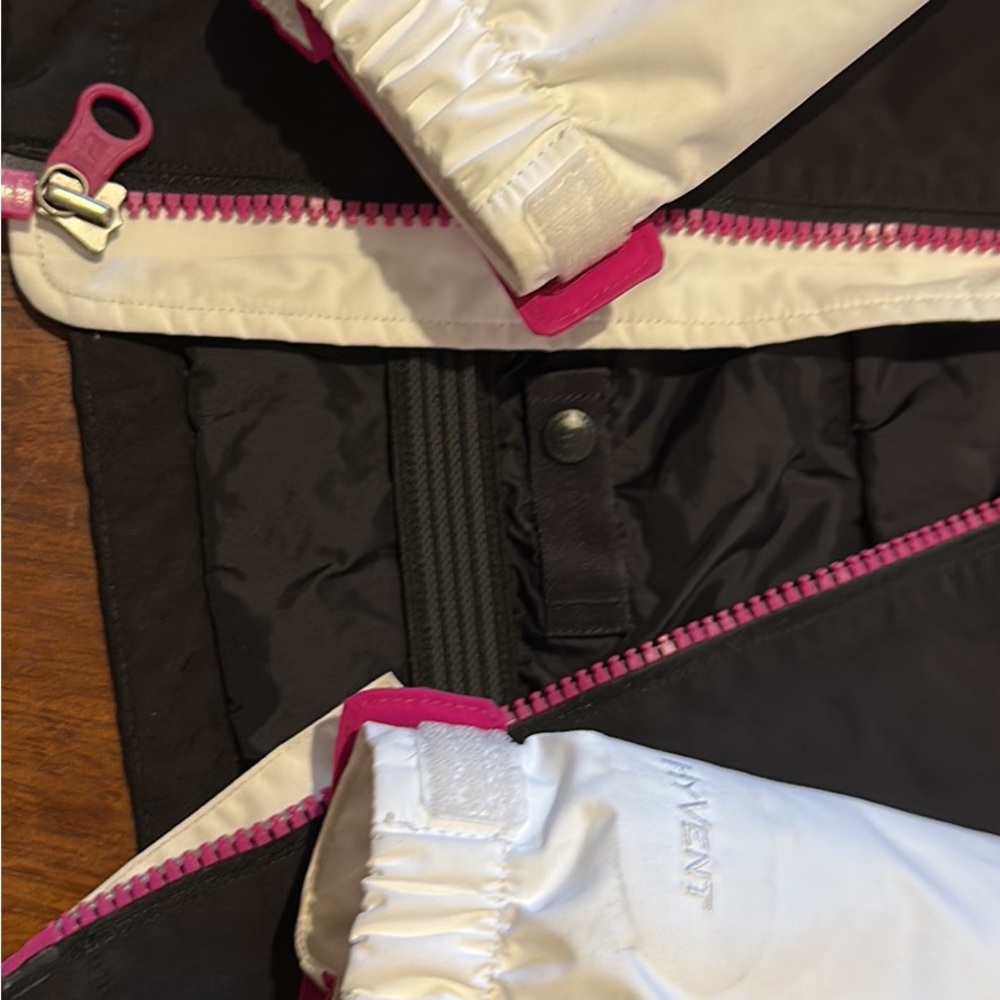 Women’s North Face ski jacket/shell - Picture 3 of 7